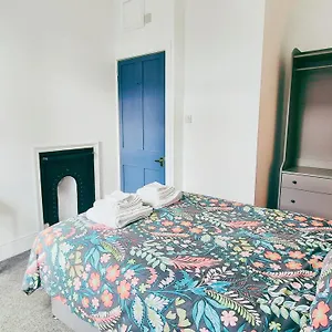 Cozy In Modern House Near Apartment
